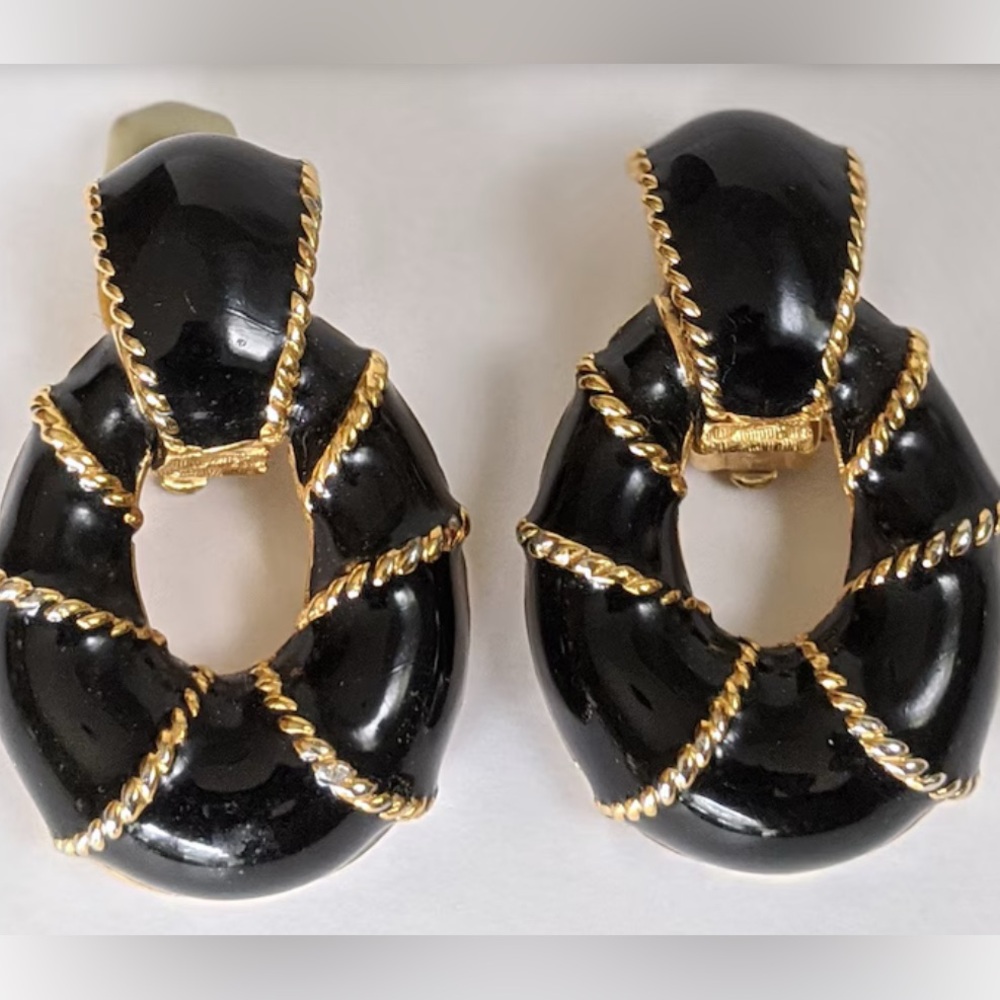 DONALD STANNARD CINER CHUNKY ENAMEL CLIP‎ DOOR KNOCKERS DANGLE EARRINGS.
